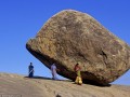 سنگی که ۱۳۰۰ سال است با جاذبه می جنگد(تصاویر)