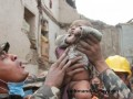 زلزله نپال؛ نجات معجزه آسای یک نوزاد ۴ ماهه از زیر آوار | ۴Farda