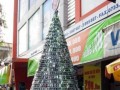 درخت کریسمس ساخته شده از تلفن همراه  - مجله اینترنتی پیک آی تی