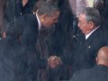 اوباما با کاسترو دست داد +عکس