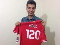 هواداران سرخ، به فردوسی پور، پیراهن قرمز هدیه کردند! + عکس