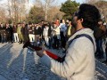 اجرای خواننده سرشناس ایرانی در خیابان (عکس)