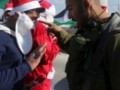 وانا سنتر - عکس/ اعتراض به اشغالگری رژیم صهیونیستی در لباس بابانوئل
