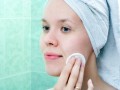 پاک کردن مواد آرایشی از روی پوست قبل از خواب
