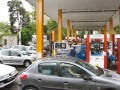 انفجار درجایگاه عرضه بنزین در آبادان/رانندگان خودروهارا رها کردند - مطبوعات امروز