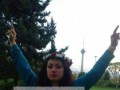 برهنه شدن موژان طاهر کارگردان زن ایرانی اطراف برج میلاد   تصاویر