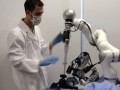 ربات پیشرفته ای که بدون کمک پزشک بخیه میزند