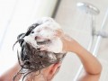 قبل از شستن موهایتان چه کار می‌کنید؟
