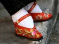 رسم عجیب زنان چینی که انگشتان پایشان را می‌شکستند و پاهایشان را شبیه به سُم می‌کردند - روژان